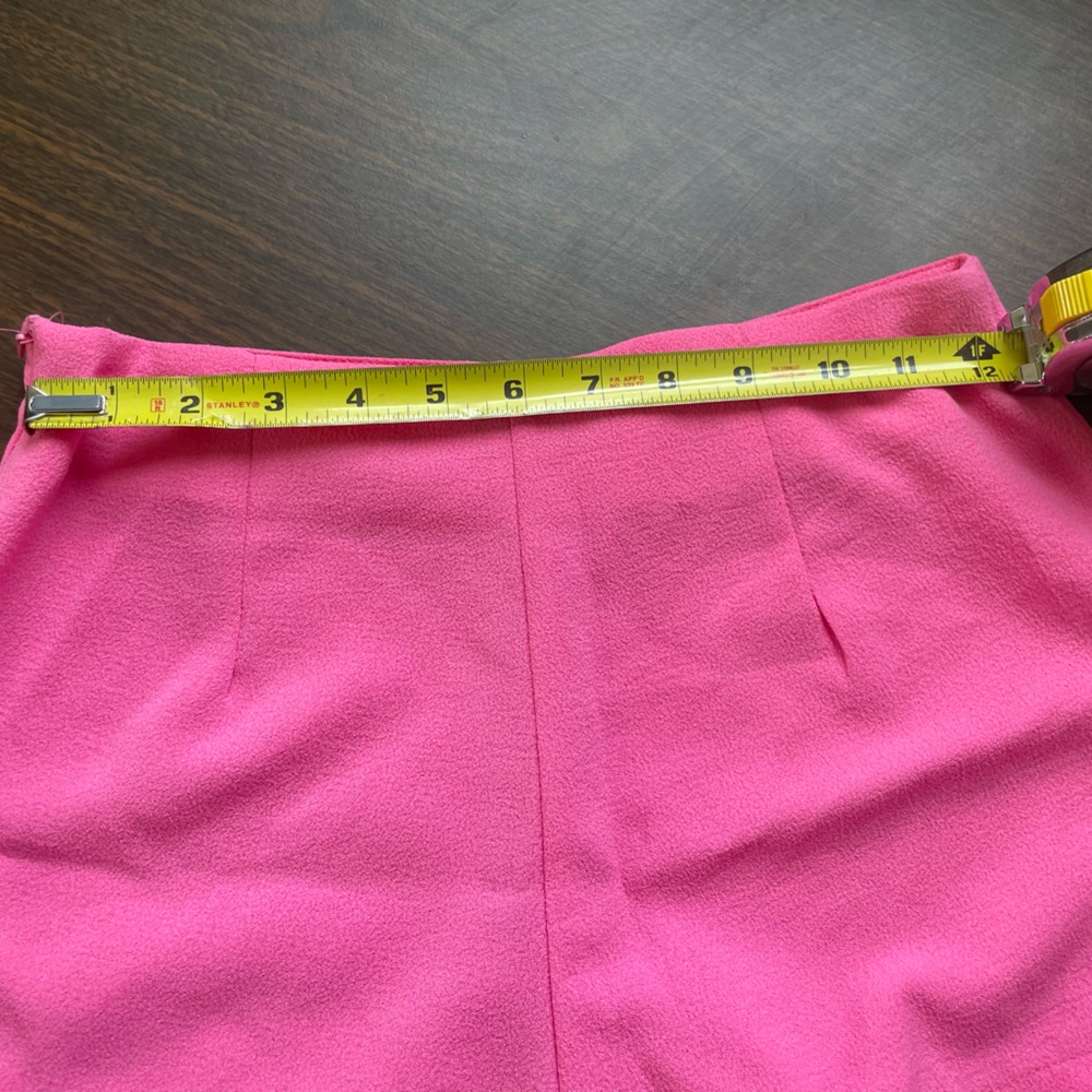Pink sculpted hem shorts - Picture 4 of 6
